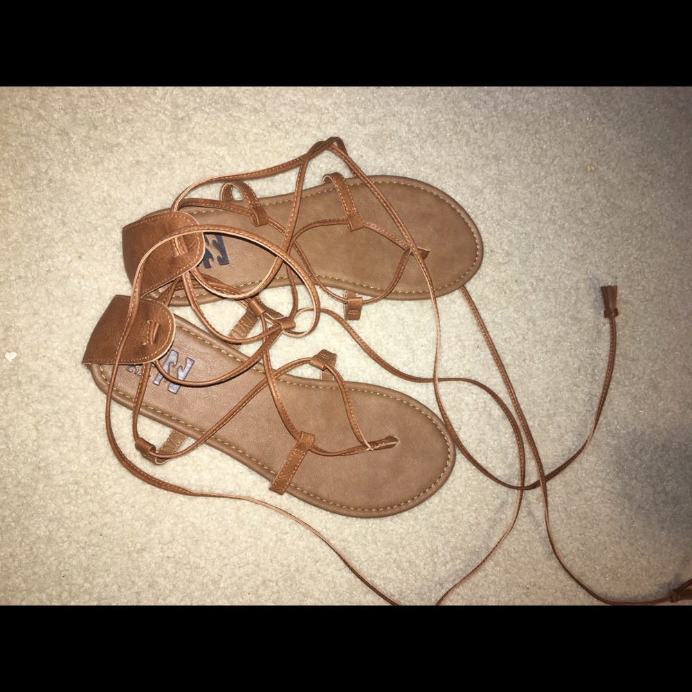 Billabong gladiator sandals